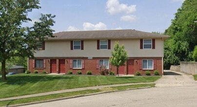 Building Photo - 2 Bedroom Townhome, Quiet Neighborhood!