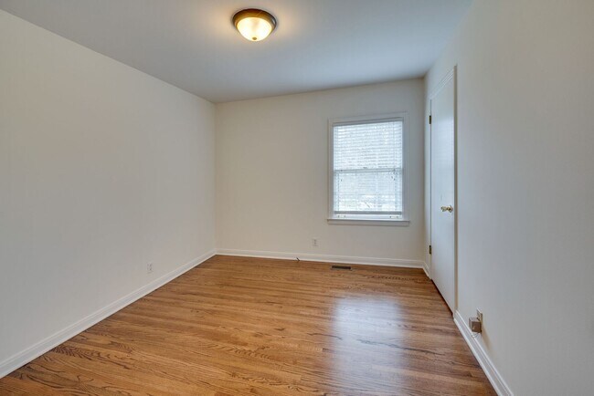 Building Photo - 514 Continental Dr