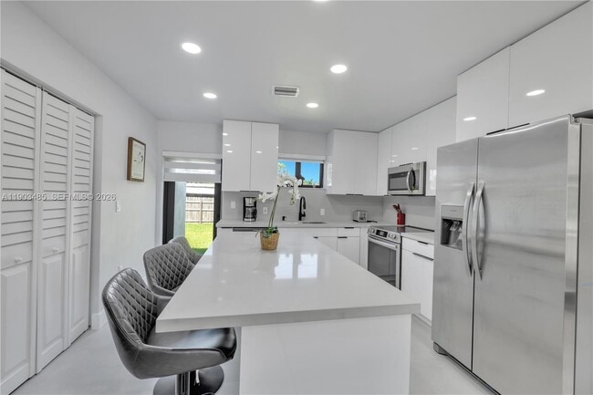 Building Photo - 6021 SW 19th St
