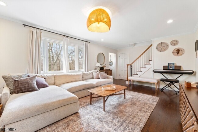 Building Photo - 821 Midwood Dr