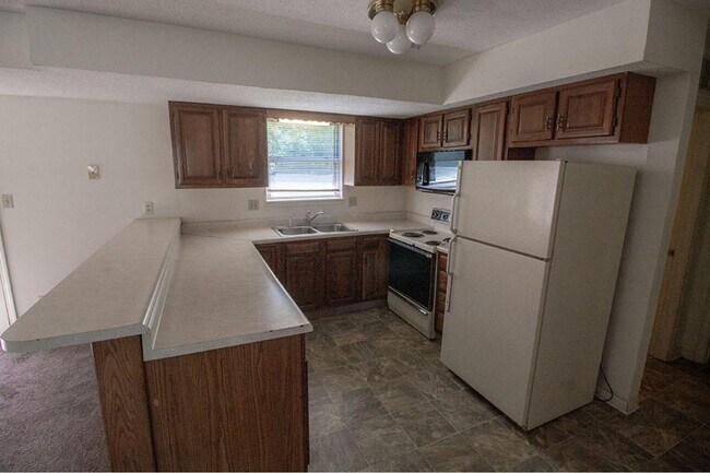 Building Photo - 3600 Hermitage Rd
