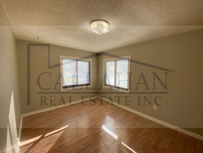Building Photo - NLR Updated Home