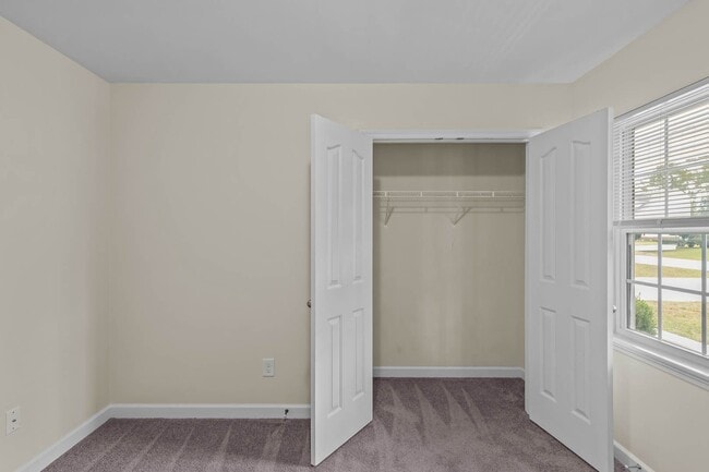 Building Photo - 3 Bedroom 2 Bathroom Home