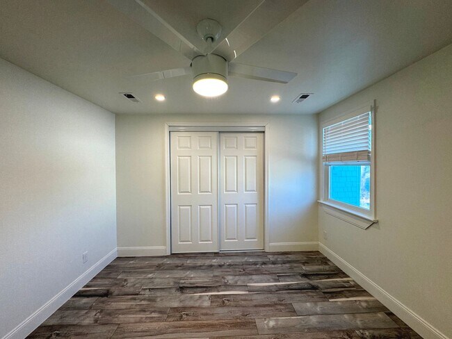Building Photo - RENOVATED 3 bedroom end unit across the street from the Beach!