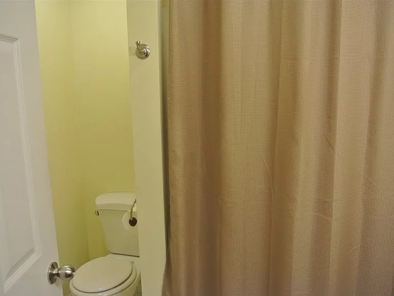 Building Photo - 905 Crestview Ln