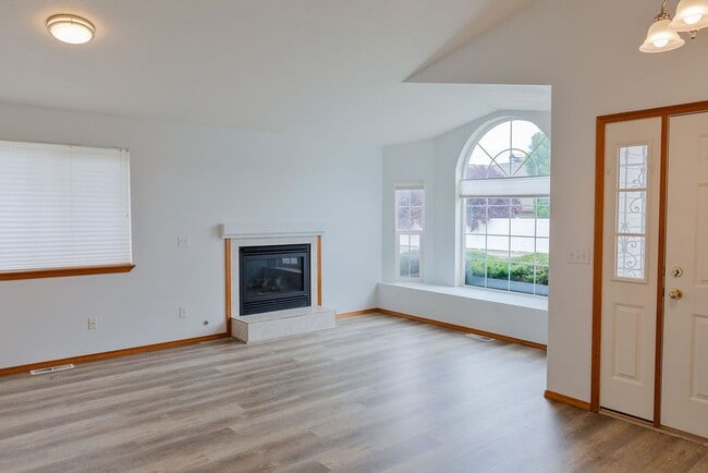 Building Photo - 1510 N Madson Ln