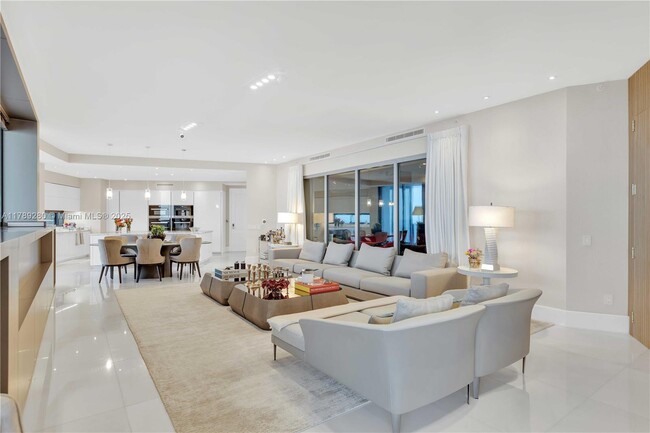 Building Photo - 18555 Collins Ave