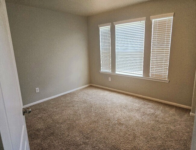 Building Photo - 9957 Spring Rock Ln