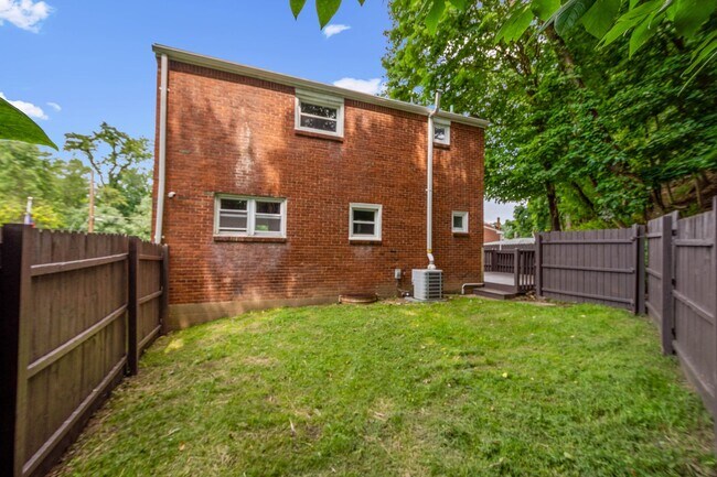 Building Photo - AVAILABLE AUGUST 1ST!! Gorgeous 3 BEDROOM ...