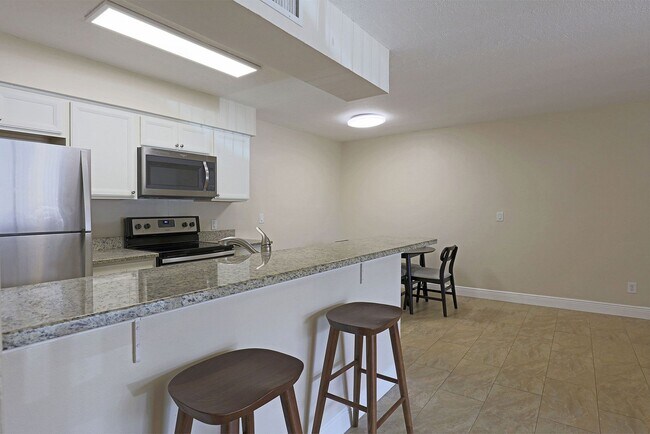 Building Photo - 5327 Summerlin Rd