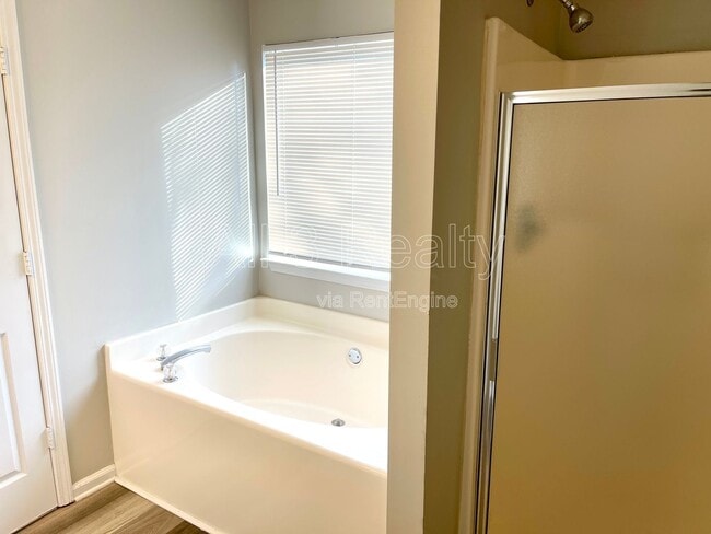 Building Photo - 460 Mountainview Dr