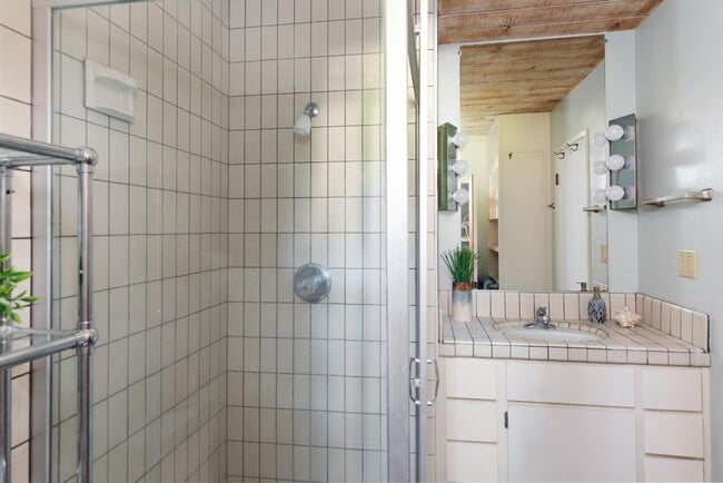 Building Photo - Upper Westside / Close to UCSC