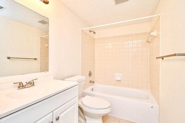 Building Photo - 3021 Stratford Ct