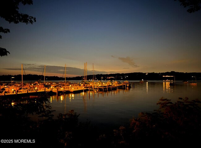 Building Photo - 516 River Rd