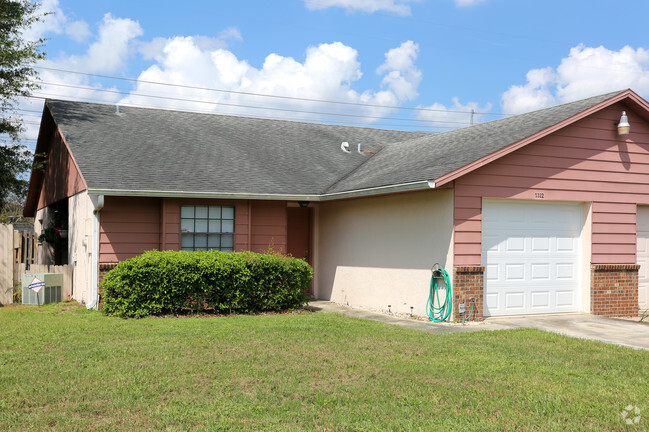 Building Photo - Villas At Pine Hills