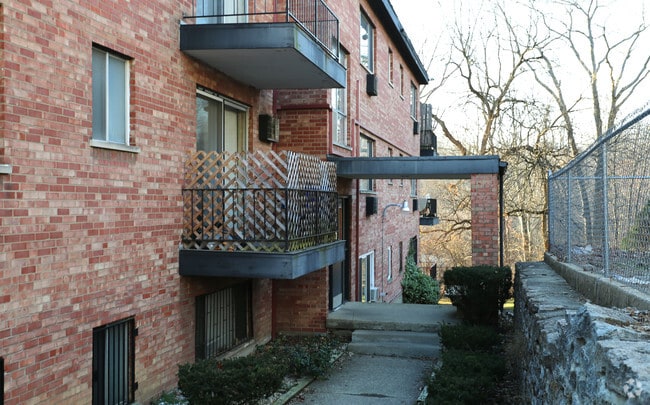 Building Photo - 3209 Bishop Street
