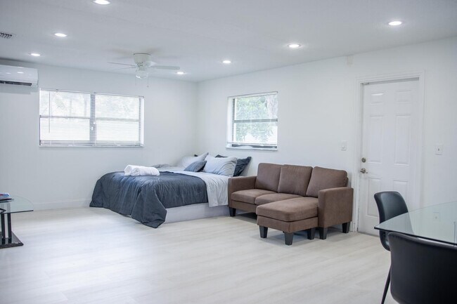 Building Photo - 320 NW 4th Ave