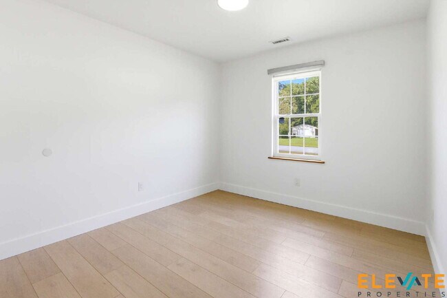 Building Photo - Beautiful Like-New 3 Bedroom Home with Huge Fenced Yard, Greenhouse & Storage