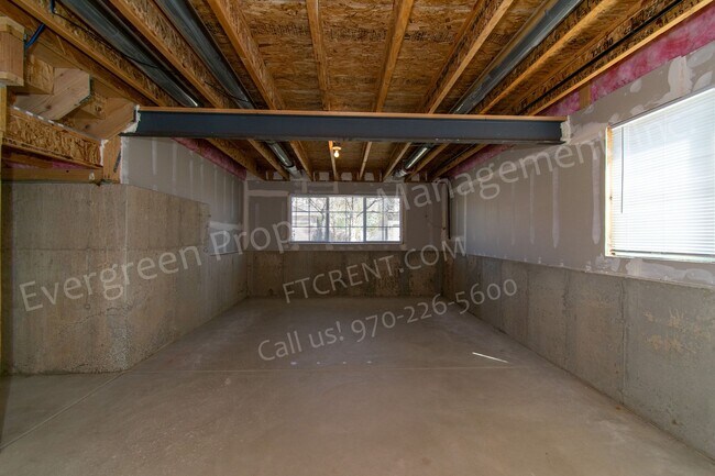 Building Photo - 3 bed, 3 bath Corner Lot in the Maple Hill...