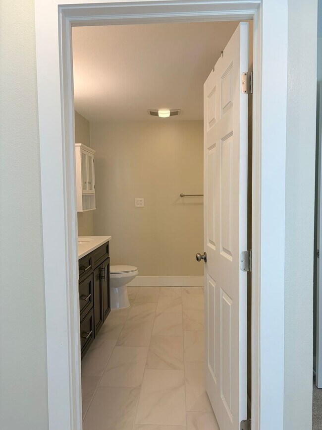 Building Photo - Freshly North St Pete 4 Bedroom Home