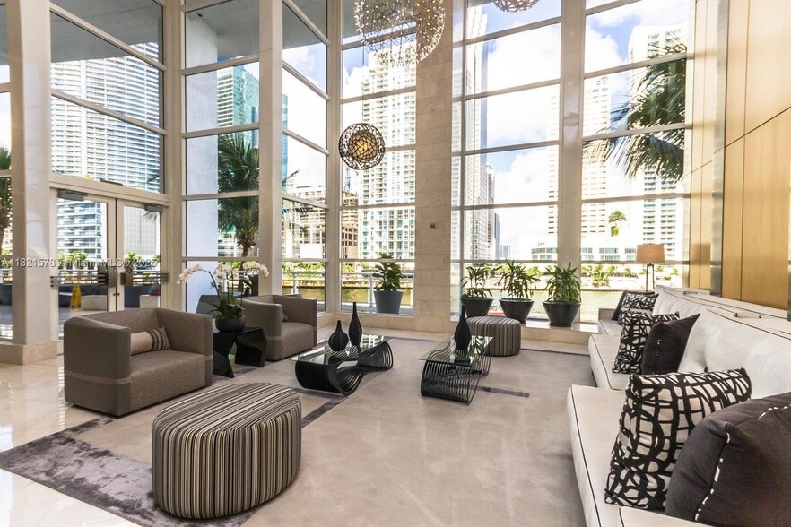 Building Photo - 901 Brickell Key