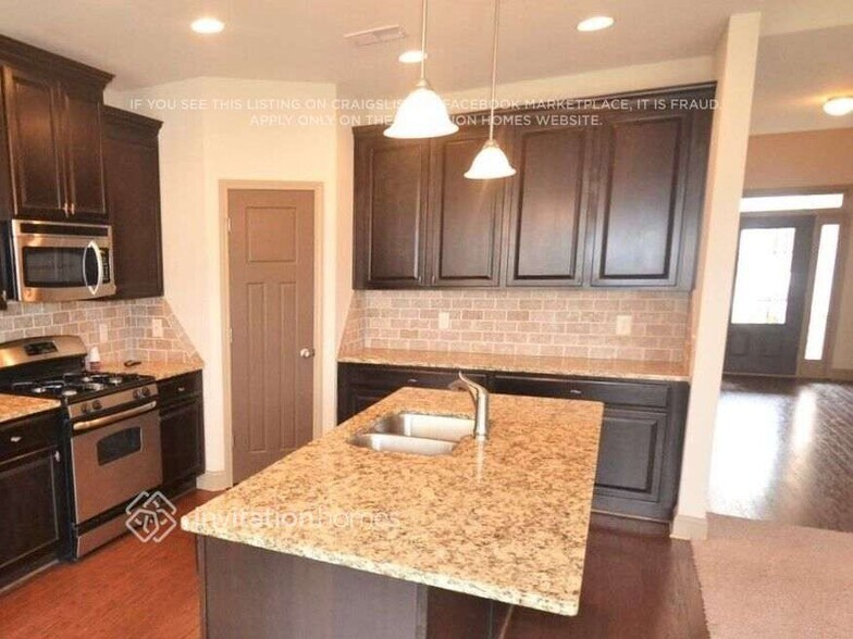 Building Photo - 3968 Sovereign Dr