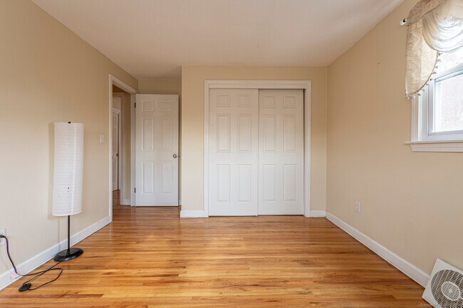 Building Photo - 288 Candlewyck Dr