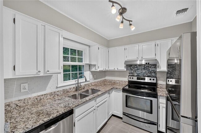 Building Photo - 226 High Creek Dr