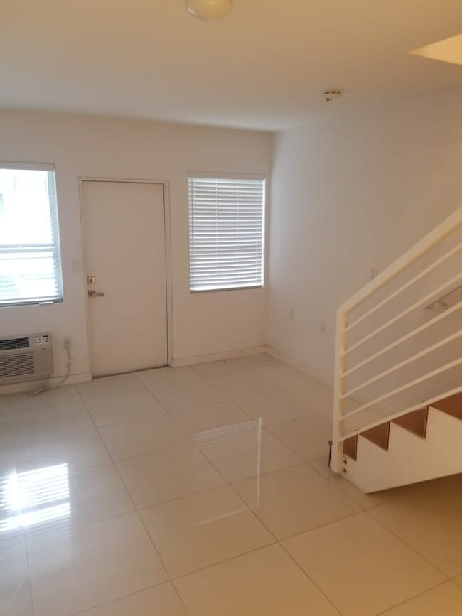 Building Photo - 1419 West Ave