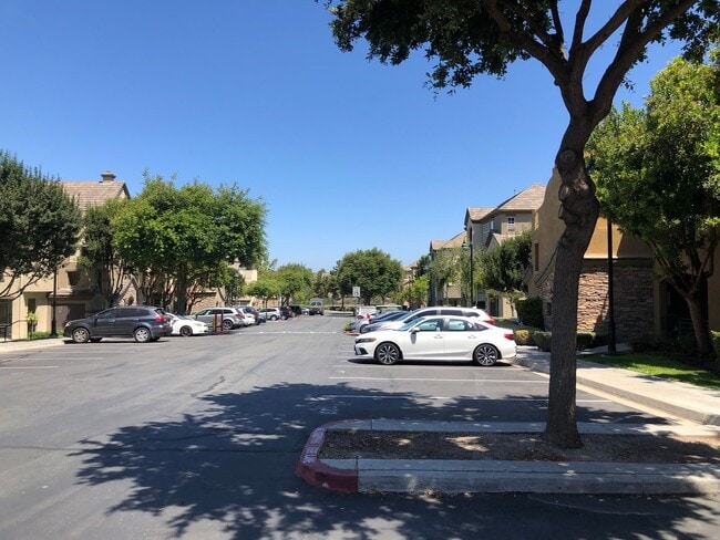 Building Photo - Great 2-bedroom 2 bath condo with A/C, 1 car garage and additional