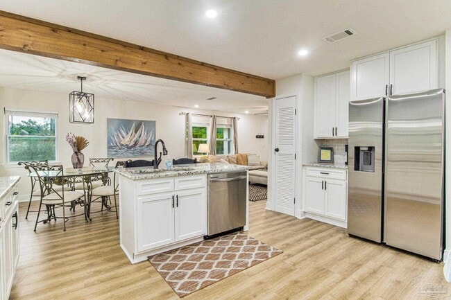 Building Photo - 814 W Gonzalez St