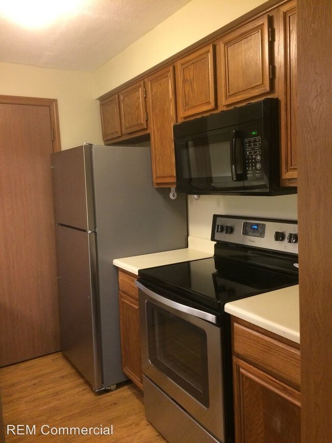 Building Photo - 408 W Maple St