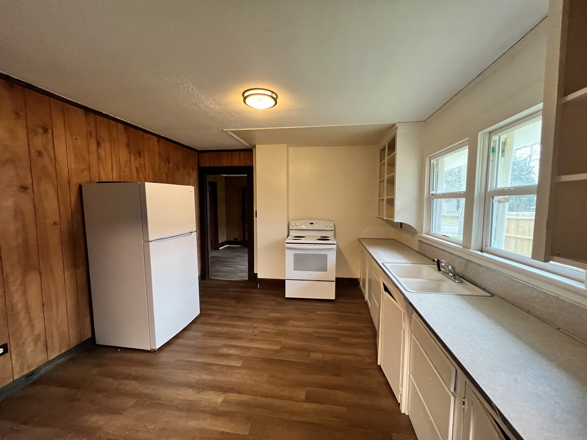 Building Photo - 809 E Sullenberger Ave