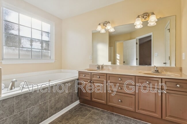 Building Photo - 1519 Elder Ave