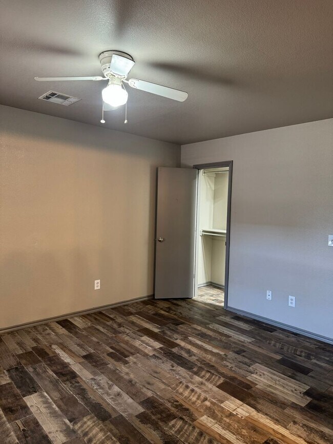 Building Photo - Charming 3 Bed / 2 Bath Home in Coweta – Spacious Lot + Creek Access!