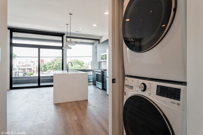 Building Photo - 1775 N Clybourn Ave