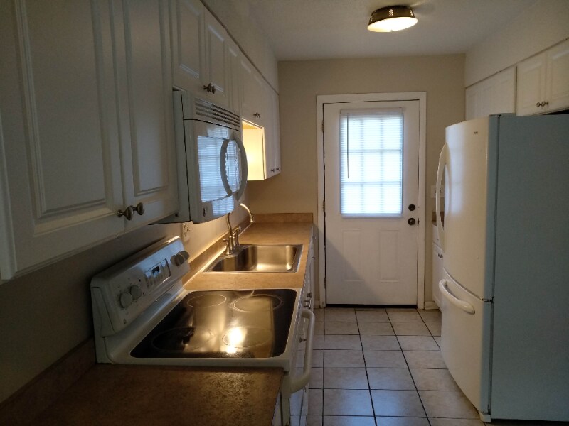 Building Photo - 441 Hickory Hill Dr