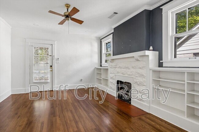 Building Photo - 394 S Prescott St