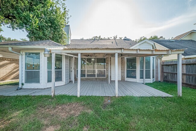 Building Photo - 2107 Creekshire Dr