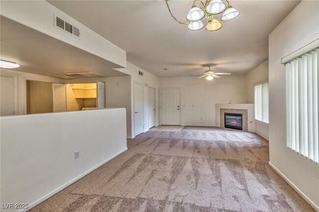 Building Photo - 3400 Cabana Dr