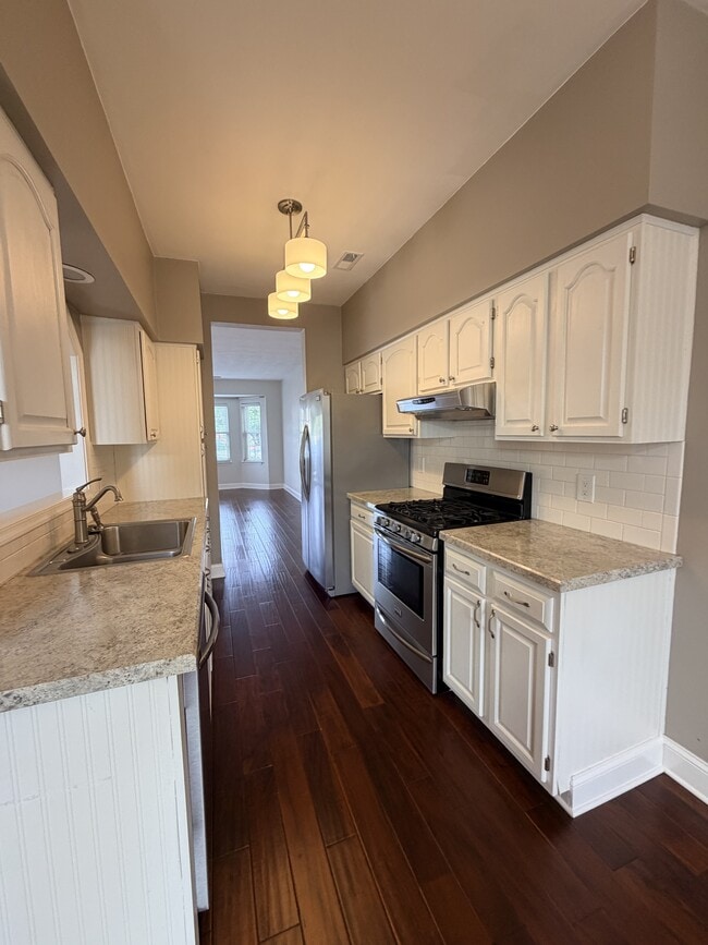 Building Photo - 704 Byrd Ct