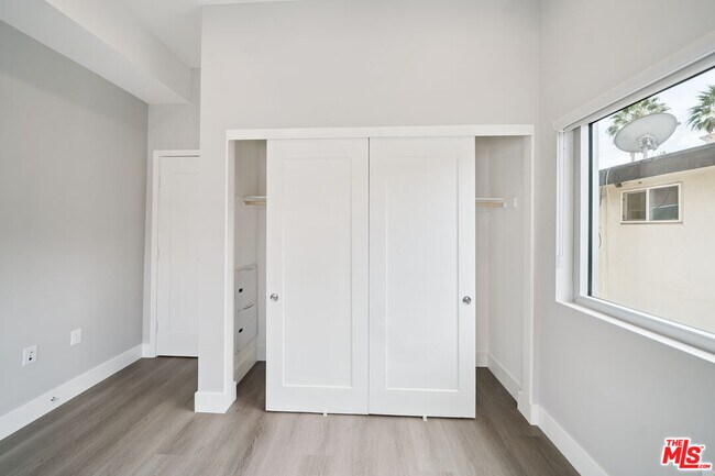 Building Photo - 1223 Hayworth Ave