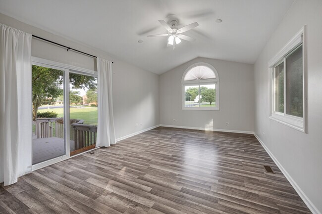 Building Photo - 615 Chester Ct E