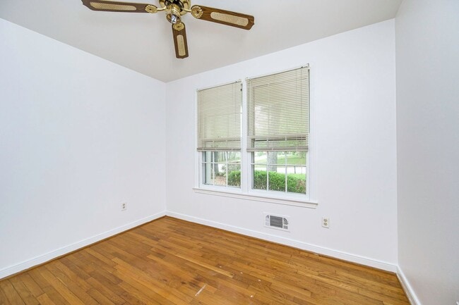 Building Photo - Charming 3BR Home with Hardwood Floors, Fireplace & Bright Living Spaces in Midlothian