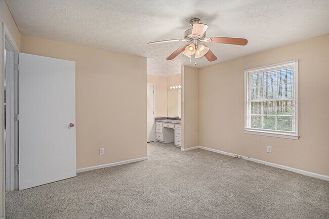 Building Photo - 3 bdrm, 2 bath in Stonecrest