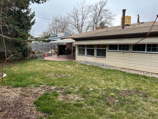Building Photo - Spacious 5 Bd 3 Ba Home Cottonwood Heights