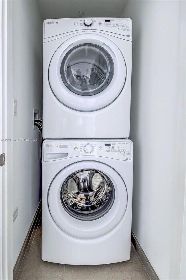 Building Photo - 88 SW 7th St