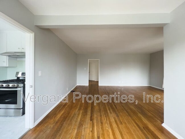 Building Photo - 623 Camino Real