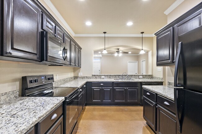 Building Photo - 425 Baby Bear Dr