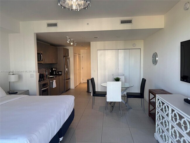 Building Photo - 5350 NW 84th Ave